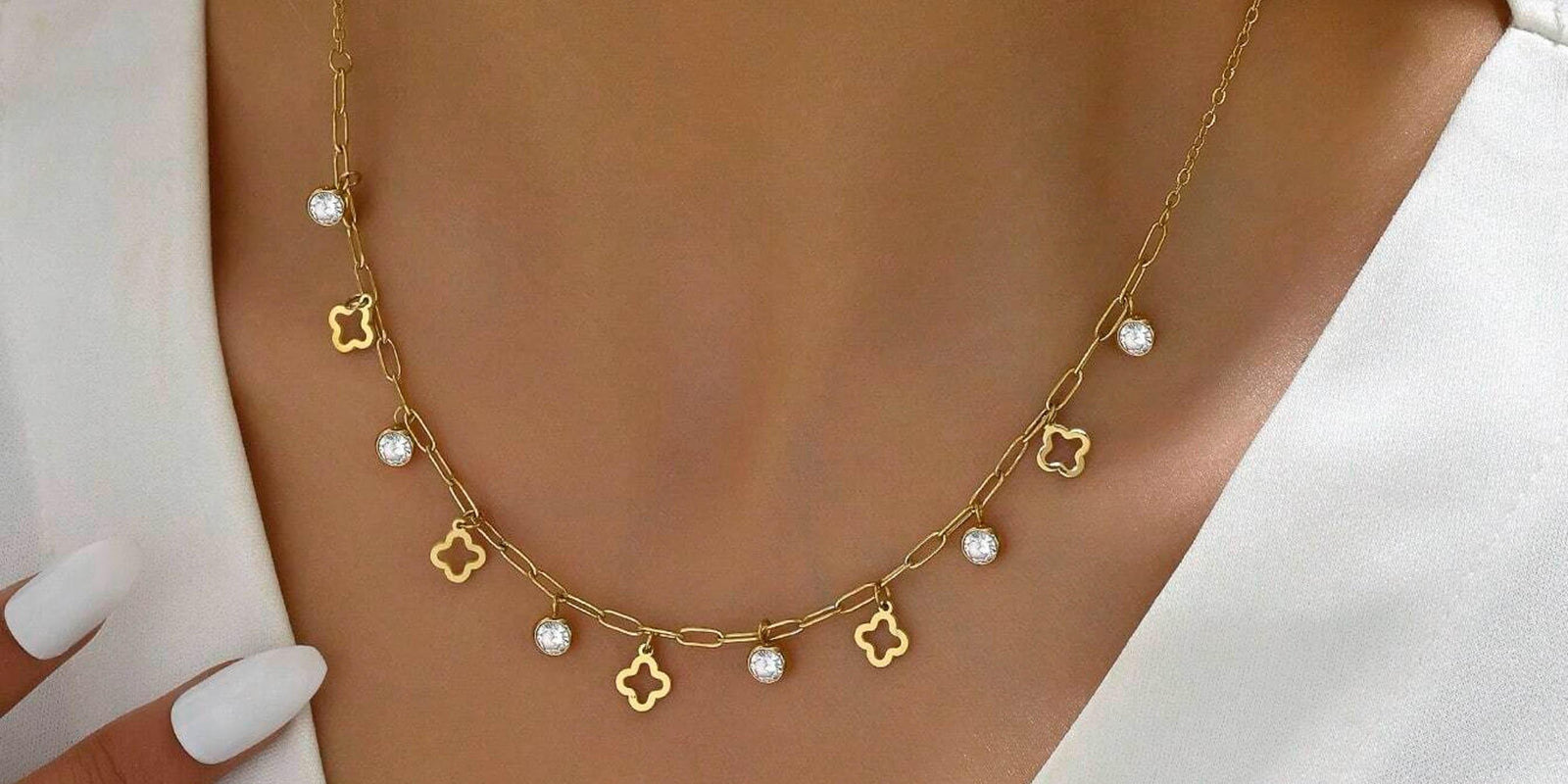 Peut-on se laver avec des bijoux en acier inoxydable ?